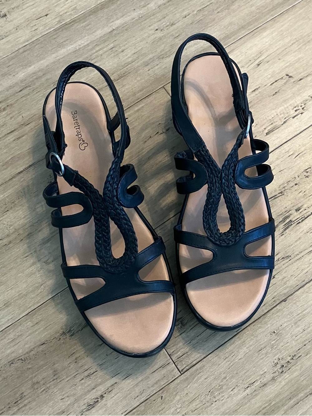 Baretraps black strappy slingback women’s platform sandals. Size 10